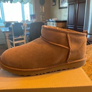 Kids Size 6 Classic Ultra Mini Uggs, brand new in box